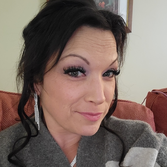 Meet your Posher, Jennifer - Picture 2 of 8